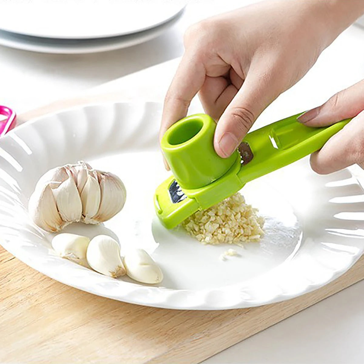 Garlic Ginger Grater & Crusher Hand Press Kitchen Tool