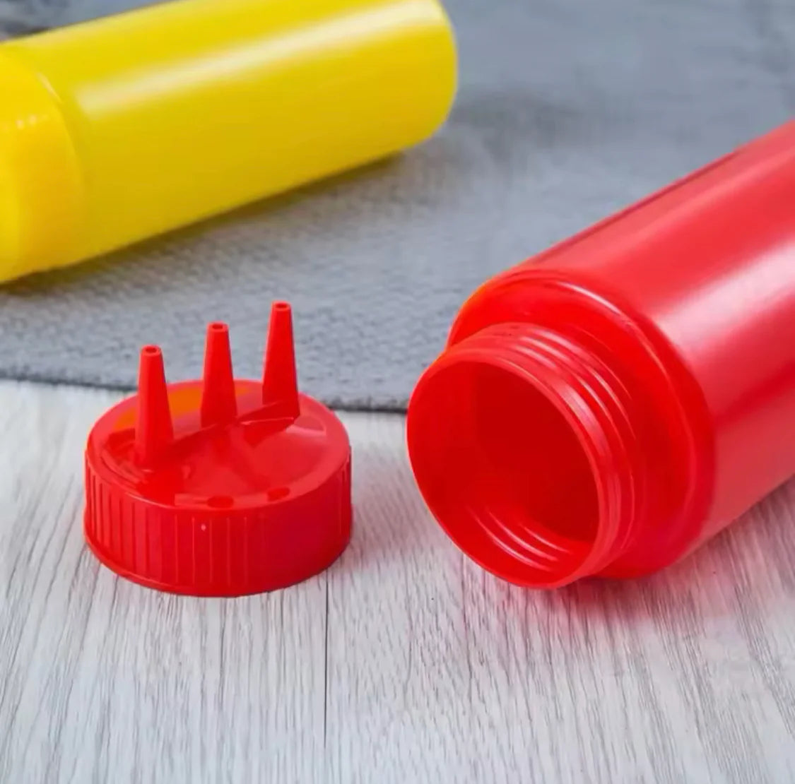 Squeeze Sauce Bottle with 3 Nozzles – Plastic Ketchup & Salad Dressing Bottle