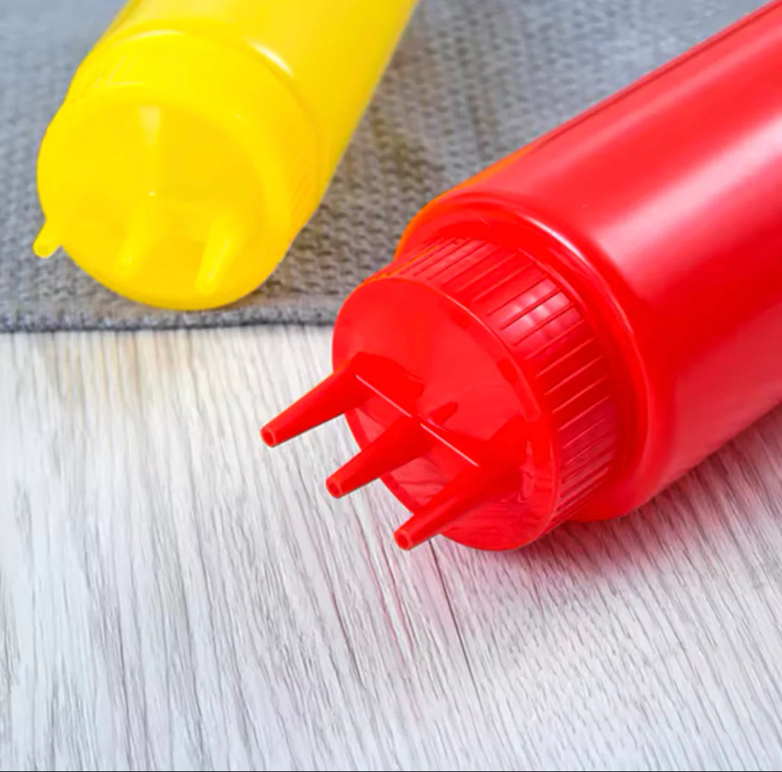 Squeeze Sauce Bottle with 3 Nozzles – Plastic Ketchup & Salad Dressing Bottle