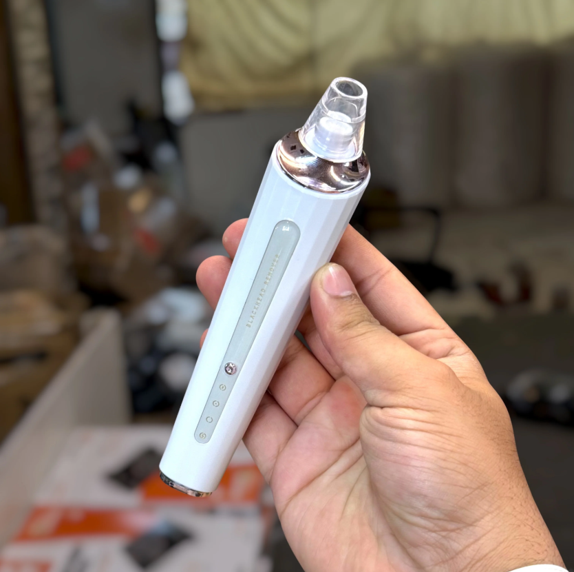 Rechargeable facial pore vacuum device